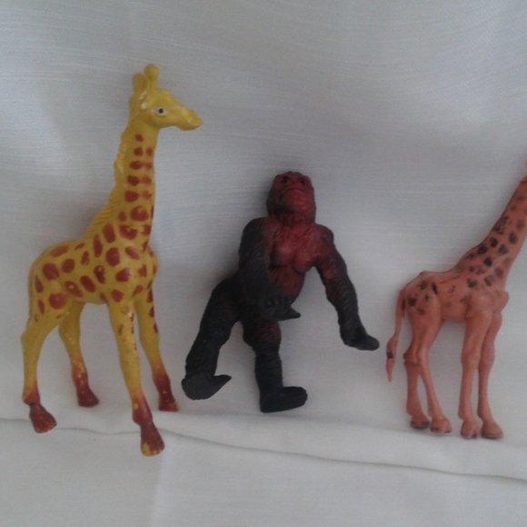 32 Rubber Animals - Picture 16 of 16